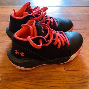 EUC Under Armour Girl’s Jet 21 Basketball Shoes Size 13 Black/Pink